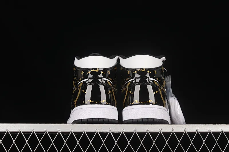 All categories Air Jordan Jordan series basketball shoes Air Jordan 1 Mid Air Jordan 1 Mid AJ1 Joe 1 patent leather black gold mid-top basketball shoes 554724-132